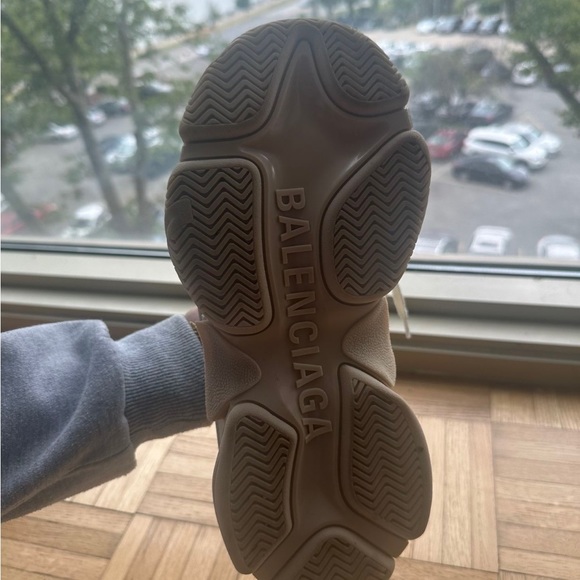 Balenciaga 37 (7) eggshell sand color . Womens US size 7. - Picture 3 of 4